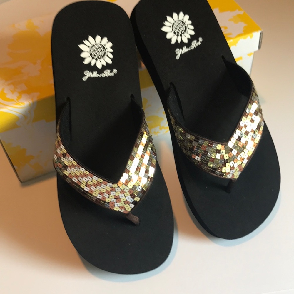 Yellow box Sandy brown/bronze/silver/gold/metallic sequin 6.5